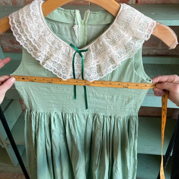 Vintage green dress with lace and bows - Picture 5 of 9